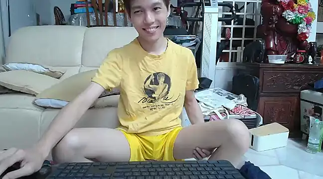 Snapshot of andrewooi chatting on 03-22-25, 12:35 andrewooi online show from 03-22-25, 12:35