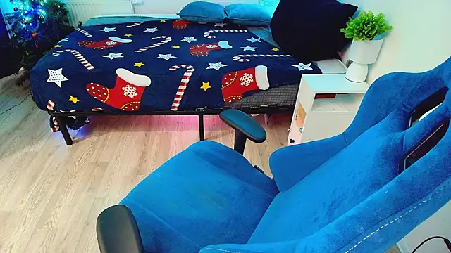 Snapshot of CranberryHot chatting on 02-15-26, 08:24 CranberryHot online show from 02-15-26, 08:24