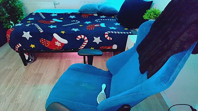 Snapshot of CranberryHot chatting on 03-01-26, 04:47 CranberryHot online show from 03-01-26, 04:47