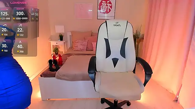 Snapshot of HelenaRegal chatting on 11-28-25, 01:58 HelenaRegal online show from 11-28-25, 01:58