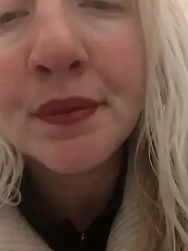 Snapshot of Mllesha74000 chatting on 02-04-25, 03:47 Mllesha74000 online show from 02-04-25, 03:47