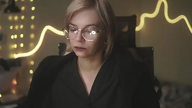 Snapshot of alyssa_sweet chatting on 05-18-26, 05:02 alyssa sweet online show from 05-18-26, 05:02