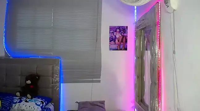 Snapshot of TRANSCATALINA chatting on 12-17-24, 10:32 TRANSCATALINA online show from 12-17-24, 10:32