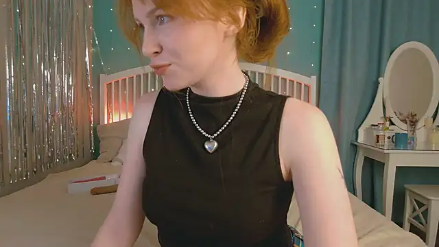 Snapshot of GingerArin chatting on 06-05-26, 11:05 GingerArin online show from 06-05-26, 11:05