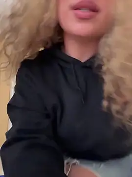 Snapshot of miamellycious chatting on 02-07-25, 12:42 miamellycious online show from 02-07-25, 12:42