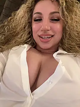 Snapshot of miamellycious chatting on 02-12-25, 07:23 miamellycious online show from 02-12-25, 07:23