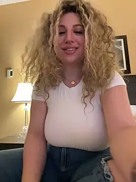 Snapshot of miamellycious chatting on 02-21-25, 01:55 miamellycious online show from 02-21-25, 01:55