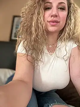 Snapshot of miamellycious chatting on 02-27-25, 08:09 miamellycious online show from 02-27-25, 08:09