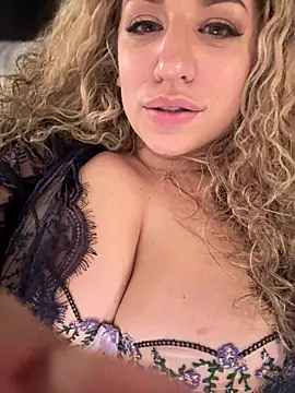 Snapshot of miamellycious chatting on 03-16-25, 07:15 miamellycious online show from 03-16-25, 07:15