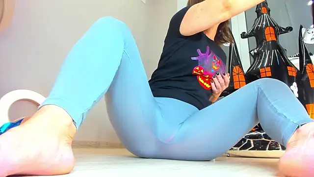 Snapshot of Girl_Squirts chatting on 10-25-25, 03:25 Girl Squirts online show from 10-25-25, 03:25