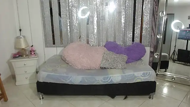 Snapshot of mijal_queen chatting on 01-18-25, 02:25 mijal queen online show from 01-18-25, 02:25