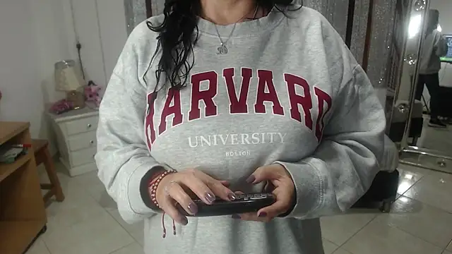 Snapshot of mijal_queen chatting on 02-15-25, 02:47 mijal queen online show from 02-15-25, 02:47