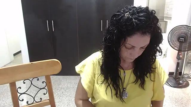 Snapshot of mijal_queen chatting on 03-21-25, 02:50 mijal queen online show from 03-21-25, 02:50