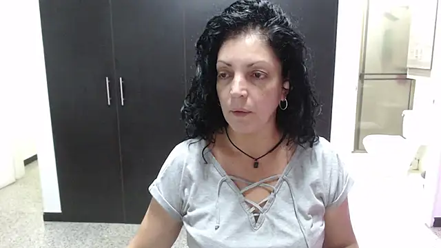 Snapshot of mijal_queen chatting on 10-31-25, 02:56 mijal queen online show from 10-31-25, 02:56