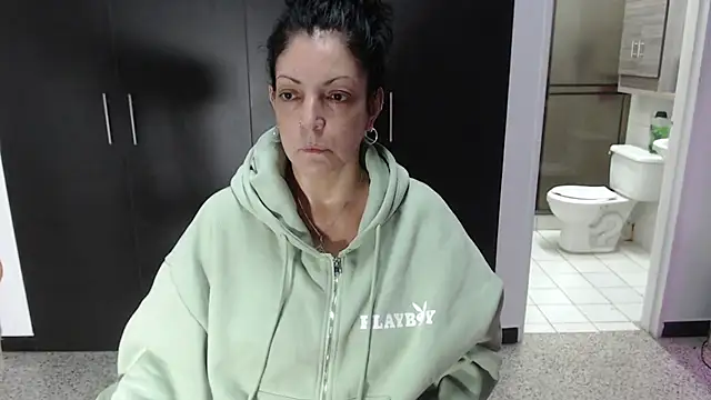 Snapshot of mijal_queen chatting on 11-13-25, 03:16 mijal queen online show from 11-13-25, 03:16