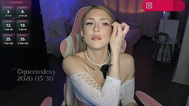 Snapshot of queenxlexy chatting on 05-30-26, 07:11 queenxlexy online show from 05-30-26, 07:11