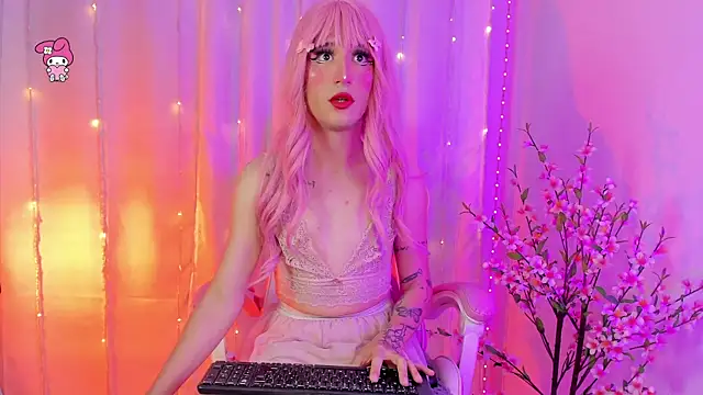 Snapshot of rosseblondee chatting on 06-17-26, 07:48 rosseblondee online show from 06-17-26, 07:48