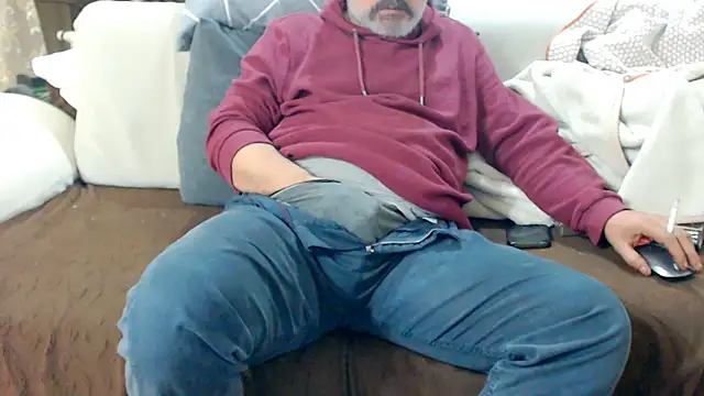 Snapshot of LiONTURK chatting on 02-17-25, 06:37 LiONTURK online show from 02-17-25, 06:37