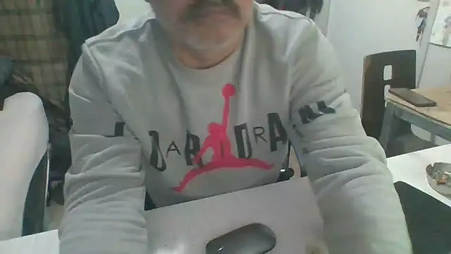 Snapshot of LiONTURK chatting on 02-19-26, 05:42 LiONTURK online show from 02-19-26, 05:42