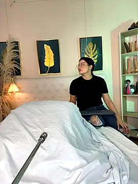 valerie lya online show from 11-10-25, 08:30