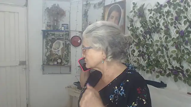 FunnyGrandma online show from 02-10-26, 12:04