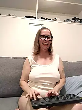 SweetandNaughty1 online show from 04-09-26, 06:19