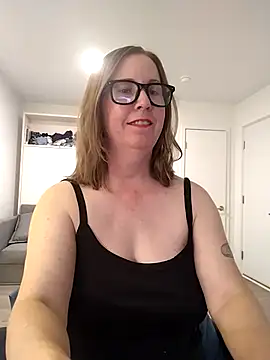 Snapshot of SweetandNaughty1 chatting on 05-15-26, 04:08 SweetandNaughty1 online show from 05-15-26, 04:08