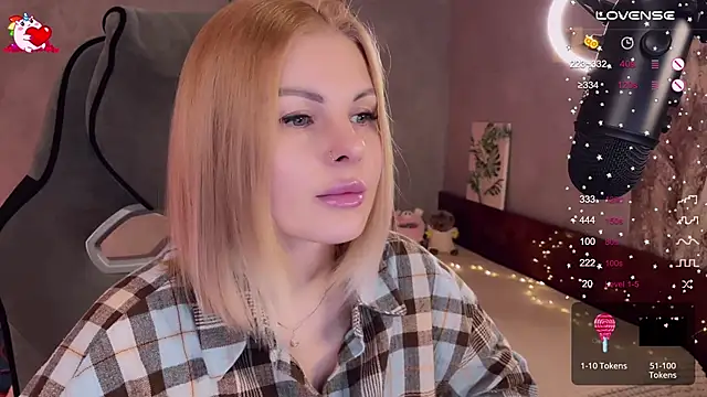 Snapshot of Your_Sweet_Lilu chatting on 03-22-25, 09:56 Your Sweet Lilu online show from 03-22-25, 09:56