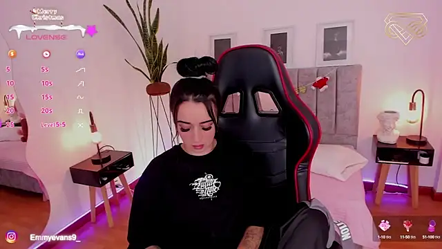 Snapshot of EmmyEvans1 chatting on 12-18-24, 03:22 EmmyEvans1 online show from 12-18-24, 03:22