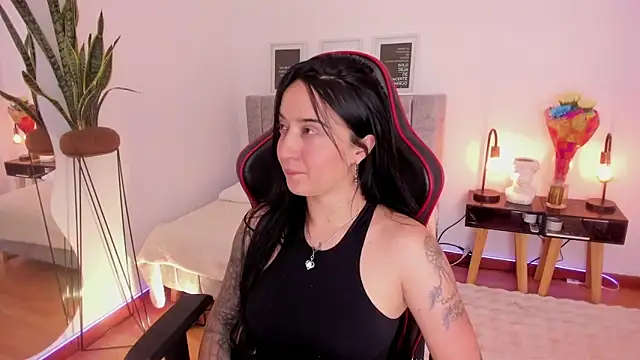 Snapshot of EmmyEvans1 chatting on 02-28-25, 07:46 EmmyEvans1 online show from 02-28-25, 07:46