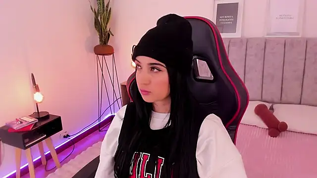 Snapshot of EmmyEvans1 chatting on 03-19-25, 07:27 EmmyEvans1 online show from 03-19-25, 07:27