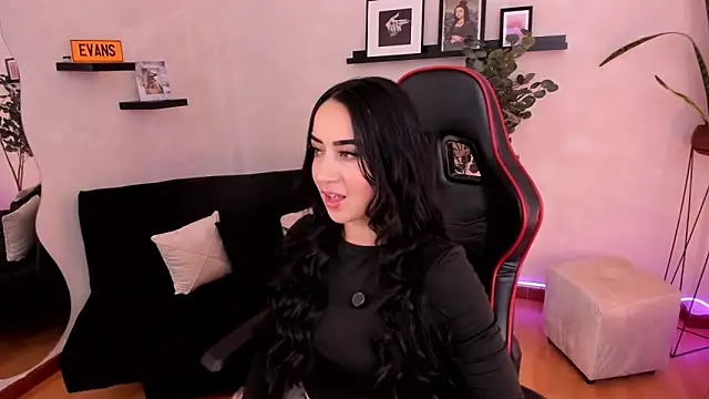 Snapshot of EmmyEvans1 chatting on 11-08-25, 07:34 EmmyEvans1 online show from 11-08-25, 07:34