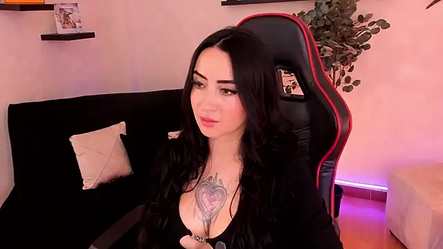 Snapshot of EmmyEvans1 chatting on 11-10-25, 07:35 EmmyEvans1 online show from 11-10-25, 07:35