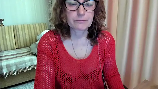 Snapshot of lauraoven chatting on 06-05-26, 07:03 lauraoven online show from 06-05-26, 07:03