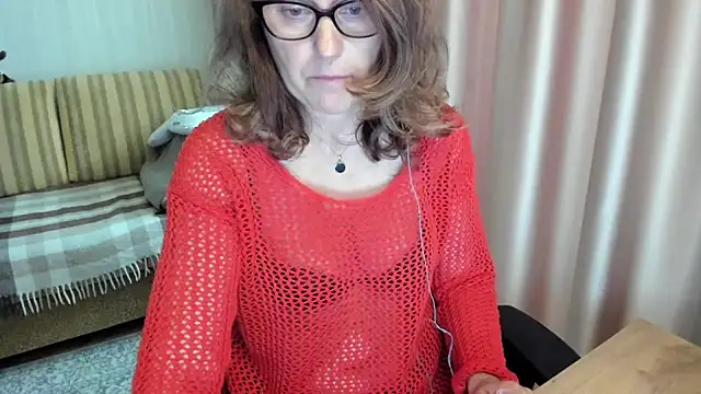Snapshot of lauraoven chatting on 06-14-26, 11:34 lauraoven online show from 06-14-26, 11:34