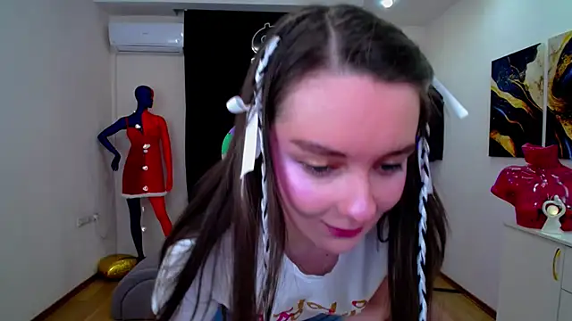 Snapshot of CloudGrace chatting on 02-20-25, 10:16 CloudGrace online show from 02-20-25, 10:16