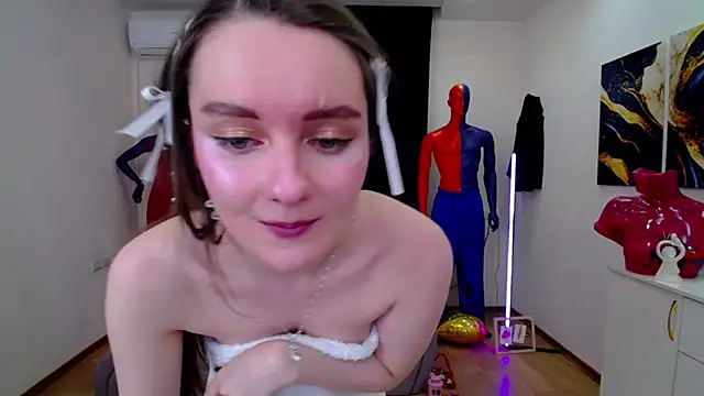 Snapshot of CloudGrace chatting on 02-20-25, 04:25 CloudGrace online show from 02-20-25, 04:25