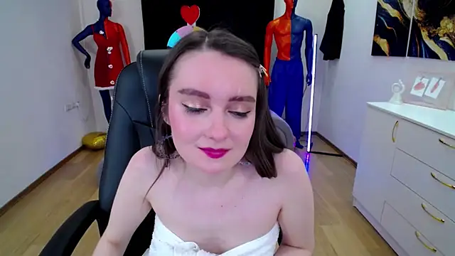 Snapshot of CloudGrace chatting on 03-09-25, 04:33 CloudGrace online show from 03-09-25, 04:33