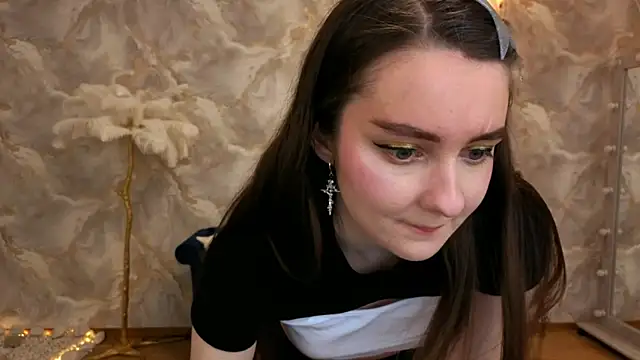 Snapshot of CloudGrace chatting on 09-14-25, 06:18 CloudGrace online show from 09-14-25, 06:18