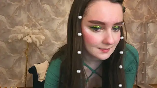 Snapshot of CloudGrace chatting on 09-18-25, 03:19 CloudGrace online show from 09-18-25, 03:19