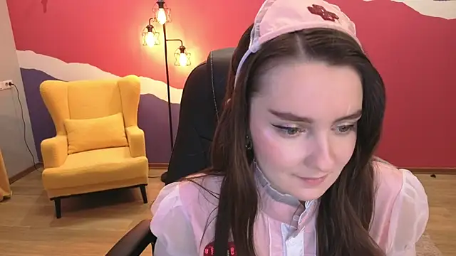 Snapshot of CloudGrace chatting on 11-18-25, 06:12 CloudGrace online show from 11-18-25, 06:12