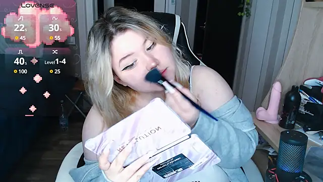 Snapshot of Mini_Mo chatting on 02-06-25, 10:15 Mini Mo online show from 02-06-25, 10:15