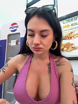 Snapshot of Wet__Bunny chatting on 06-17-26, 12:07 Wet Bunny online show from 06-17-26, 12:07