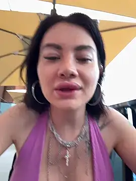 Snapshot of Wet__Bunny chatting on 06-25-26, 06:18 Wet Bunny online show from 06-25-26, 06:18