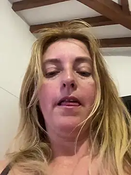 Snapshot of moniquerainx chatting on 04-20-26, 03:37 moniquerainx online show from 04-20-26, 03:37