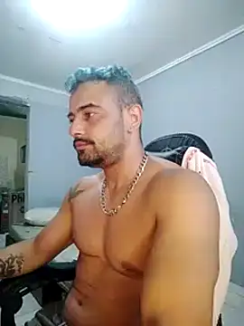 Snapshot of Fadinha-e-Raro chatting on 02-13-25, 01:48 Fadinha-e-Raro online show from 02-13-25, 01:48