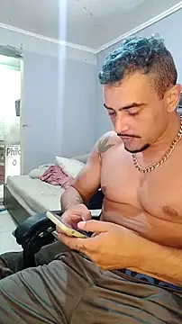 Snapshot of Fadinha-e-Raro chatting on 02-14-25, 06:29 Fadinha-e-Raro online show from 02-14-25, 06:29