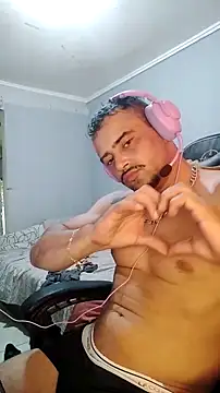 Snapshot of Fadinha-e-Raro chatting on 02-16-25, 07:16 Fadinha-e-Raro online show from 02-16-25, 07:16