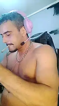 Snapshot of Fadinha-e-Raro chatting on 02-25-25, 08:41 Fadinha-e-Raro online show from 02-25-25, 08:41