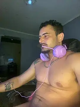 Snapshot of Fadinha-e-Raro chatting on 02-28-25, 03:37 Fadinha-e-Raro online show from 02-28-25, 03:37